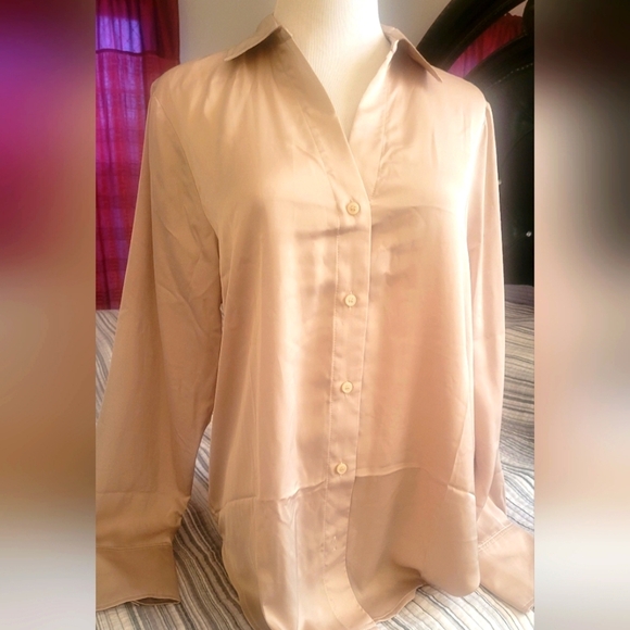 Elegant Cream Button-Up Shirt - Picture 3 of 9
